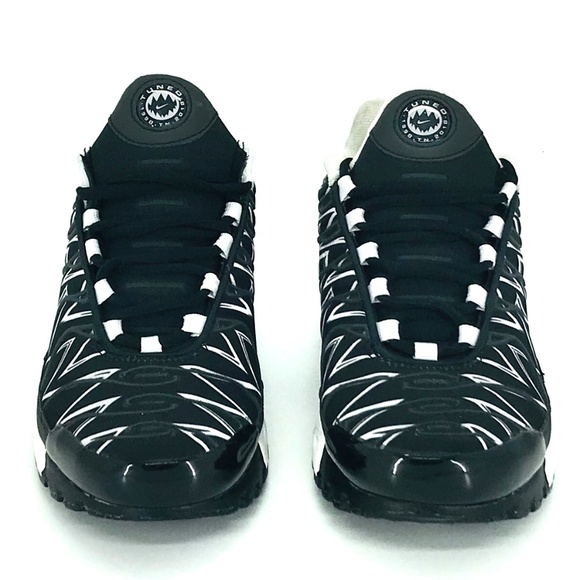 air max plus shark black